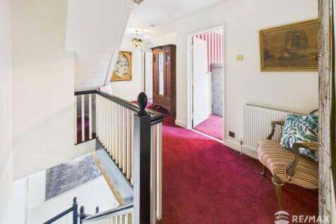First Floor Landing.jpg
