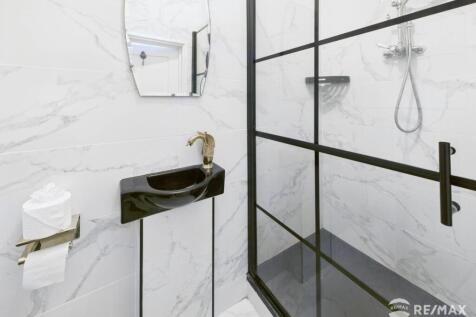 En-Suite Shower.jpg