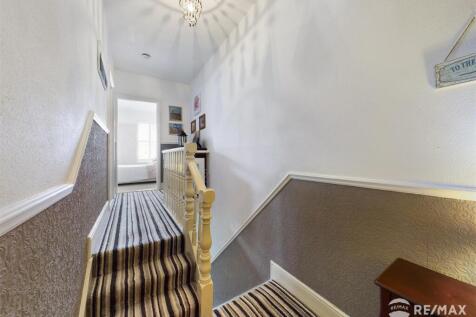 Upstairs Landing (2).jpg