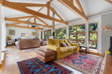 Living Dining Area