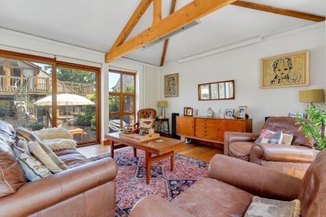 Living Dining Area