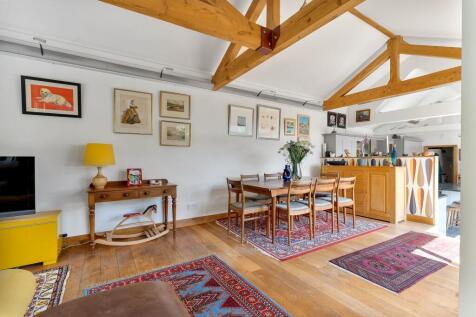 Living Dining Area