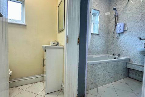 W/C &amp; Bathroom