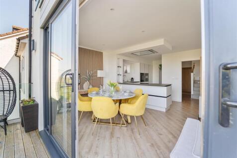 Open Plan Kitchen/Living