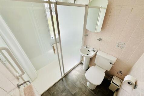 Family Shower Room