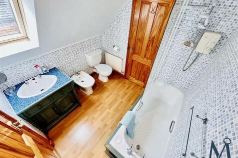 En-Suite Bathroom