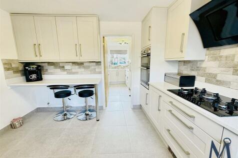 Kitchen / Breakfast Room
