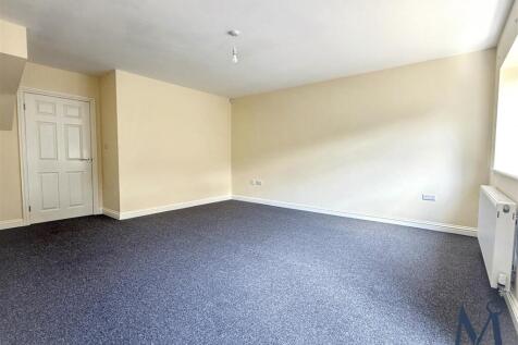 Spacious Living Room Diner