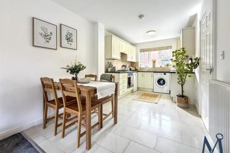 Open Plan Kitchen Dining Area