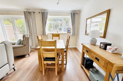 Living Room / Dining Area