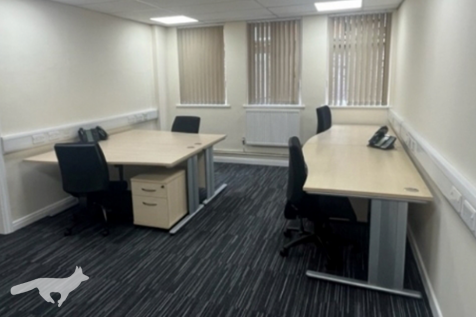 Office: &gt; 4 Desks