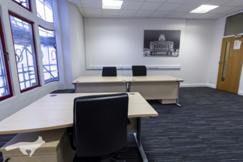 Office: &gt; 6 Desks