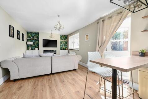 Living/Kitchen Area