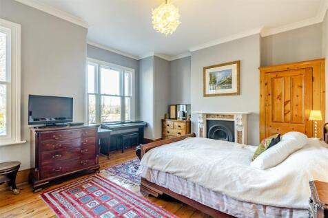 8633322-interior10.jpg