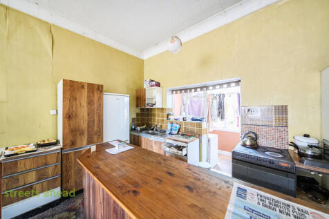 c24203bd-3892-456...