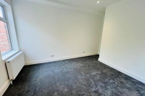 Rear bedroom