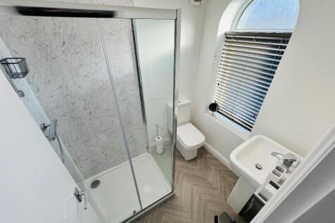 Room 3 ensuite