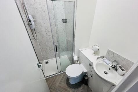 Room 2 ensuite