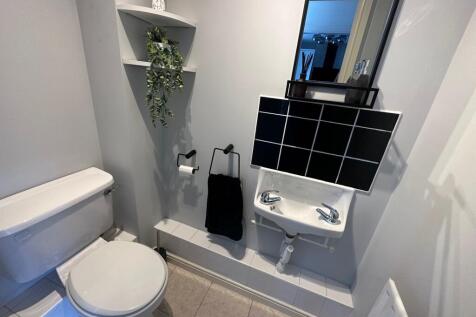 Cloakroom/wc