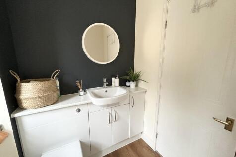 Cloakroom/wc