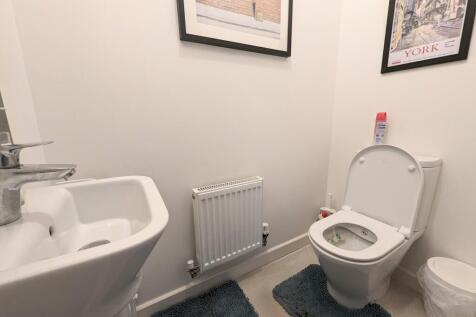 Cloakroom/wc