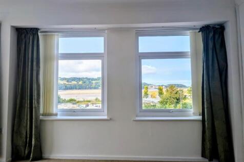 Lounge Windows