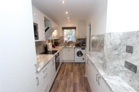2757 cc kitchen.JPG