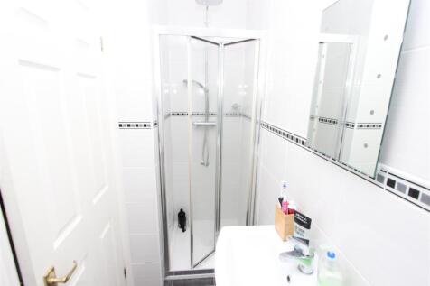 2757 hh ensuite.JPG