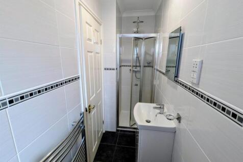 ensuite.jpg