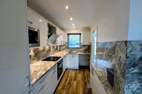 kitchen 2.jpg