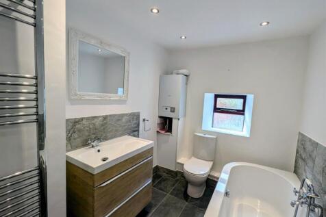 bathroom 1.jpg