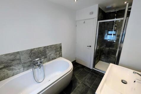 bathroom 2.jpg