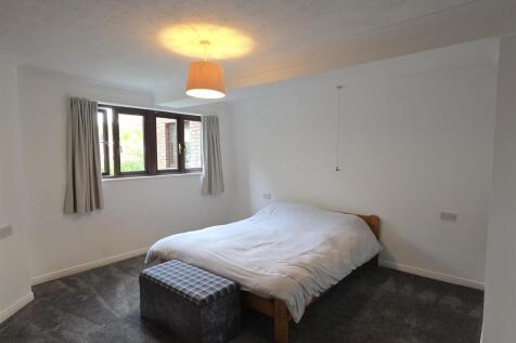 WhatsApp Image 2025-10-08 at 18.35.22_6dbd9c3a.jpg