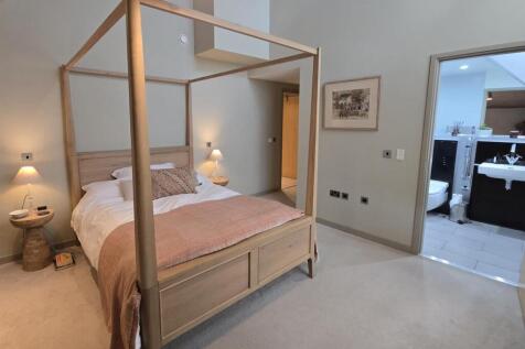 WhatsApp Image 2025-10-27 at 22.57.12_b36b039a.jpg