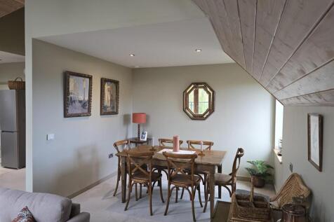 WhatsApp Image 2025-10-27 at 22.57.12_edabe4f7.jpg