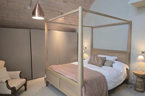 WhatsApp Image 2025-10-27 at 22.57.12_29599407.jpg