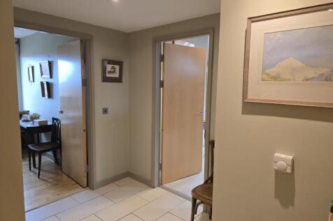 WhatsApp Image 2025-10-27 at 22.57.13_bc80b6c9.jpg