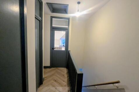 WhatsApp Image 2025-11-27 at 15.59.09_d06758e5.jpg