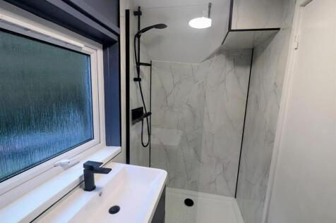 WhatsApp Image 2025-11-27 at 16.00.02_e314b363.jpg