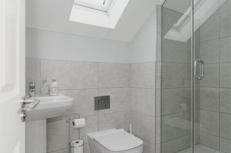 4 Tulyar Mews, Nork Gardens, Banstead (10).jpg
