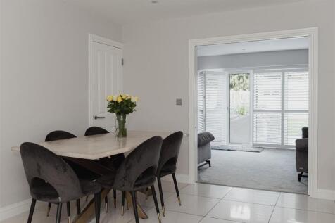 4 Tulyar Mews, Nork Gardens, Banstead (18).jpg