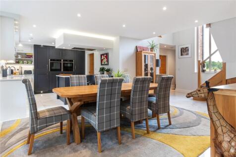 Dining/Sitting Area
