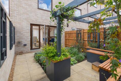 Kingsville Show Home garden Franklin Gardens