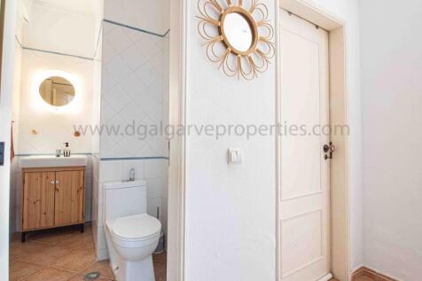 social bathroom_entrance