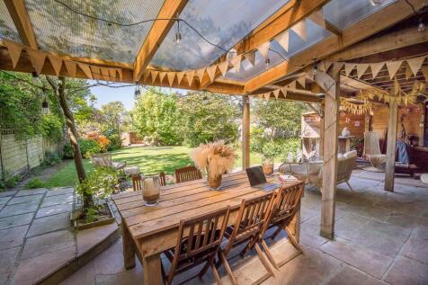 Outside Entertaining Area