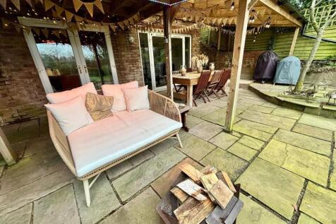 Outside Entertaining Area