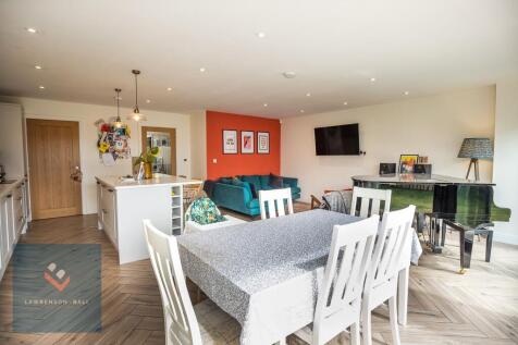 Open Plan Living/Dining/Kitchen