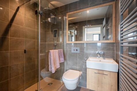 Ensuite Bedroom 2