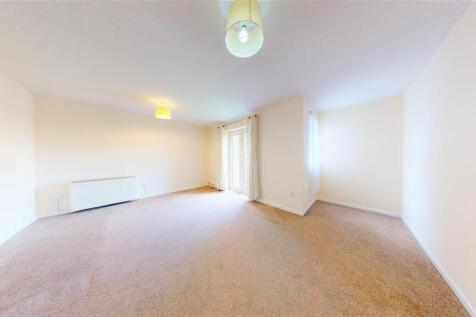 40 Campbell Drive - lonuge 2 4.jpg