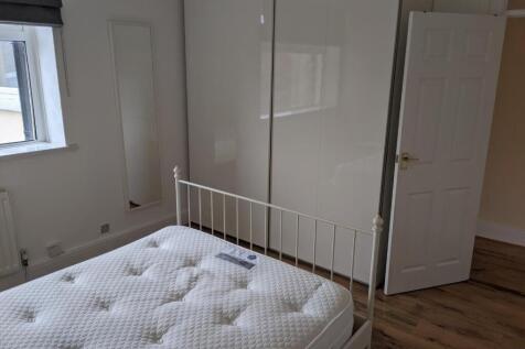 Bedroom One (4).jpg